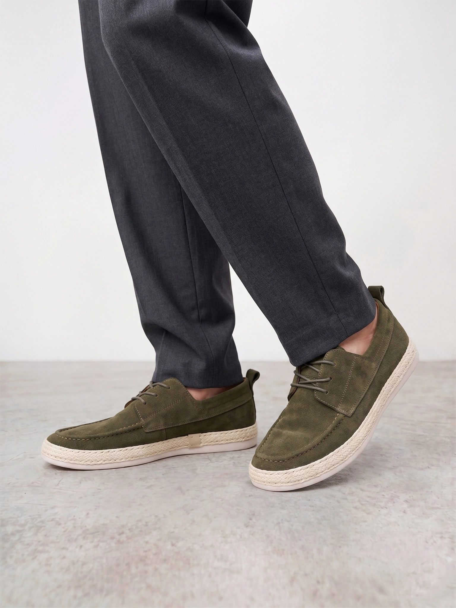 Мокасины зеленого цвета на низкой подошве